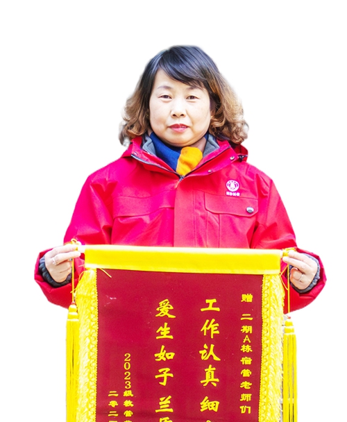 “最美宿管”李秀芳：7年温情记录30余本工作笔记