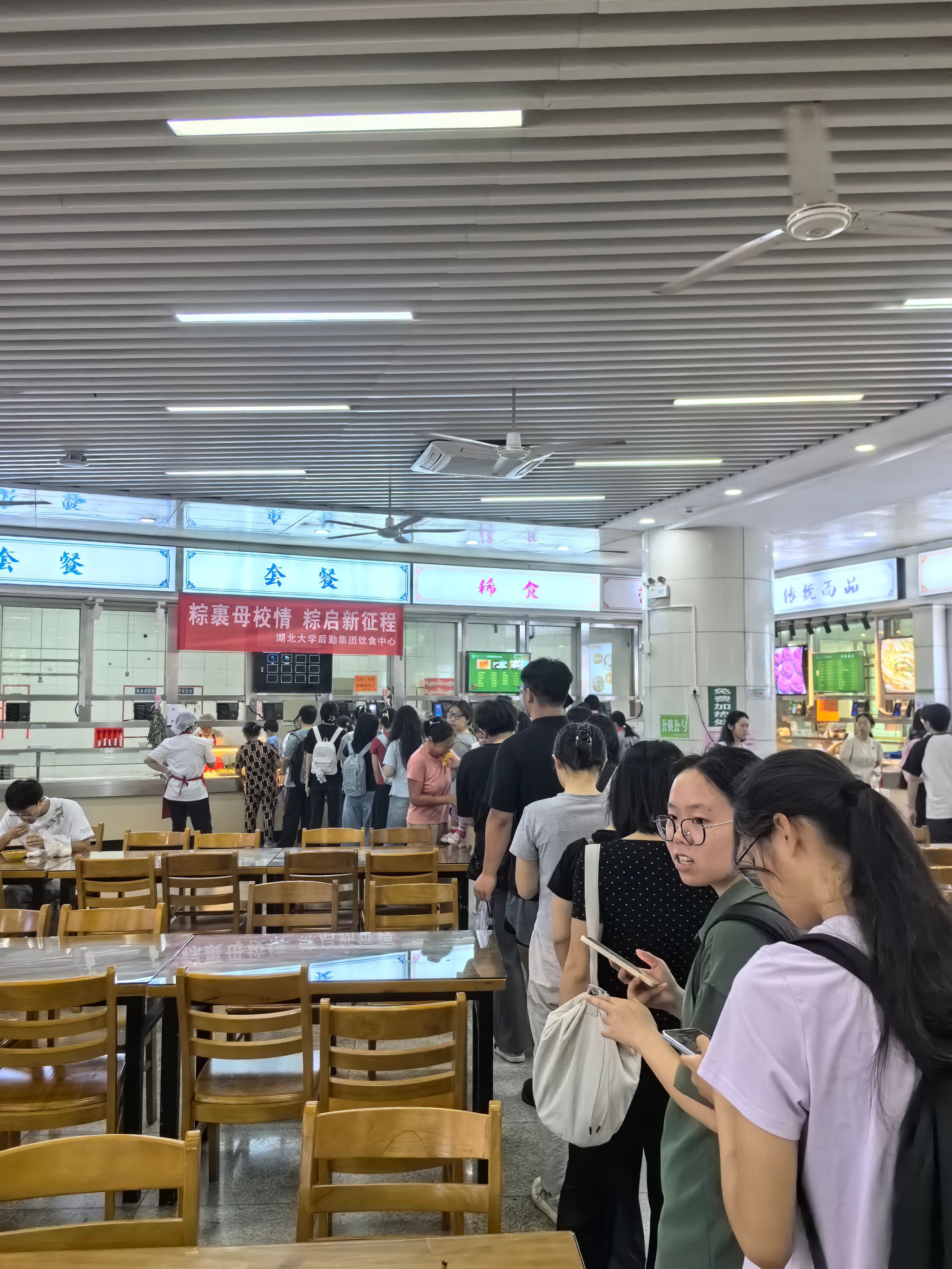 “粽”情送别，湖大四万枚手工粽为毕业生饯行